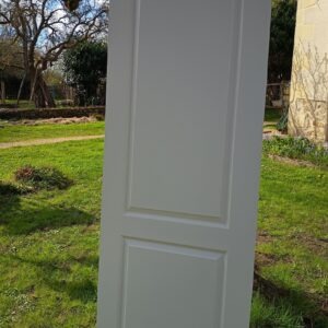 Porte en bois moulurée patinée