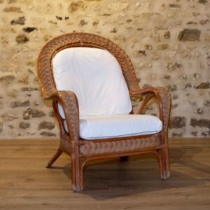 Fauteuil en osier avec coussin