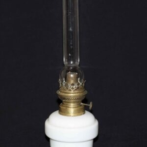 Lampe à pétrole en opaline vintage