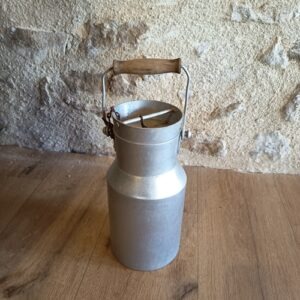 Petit pot de lait ancien